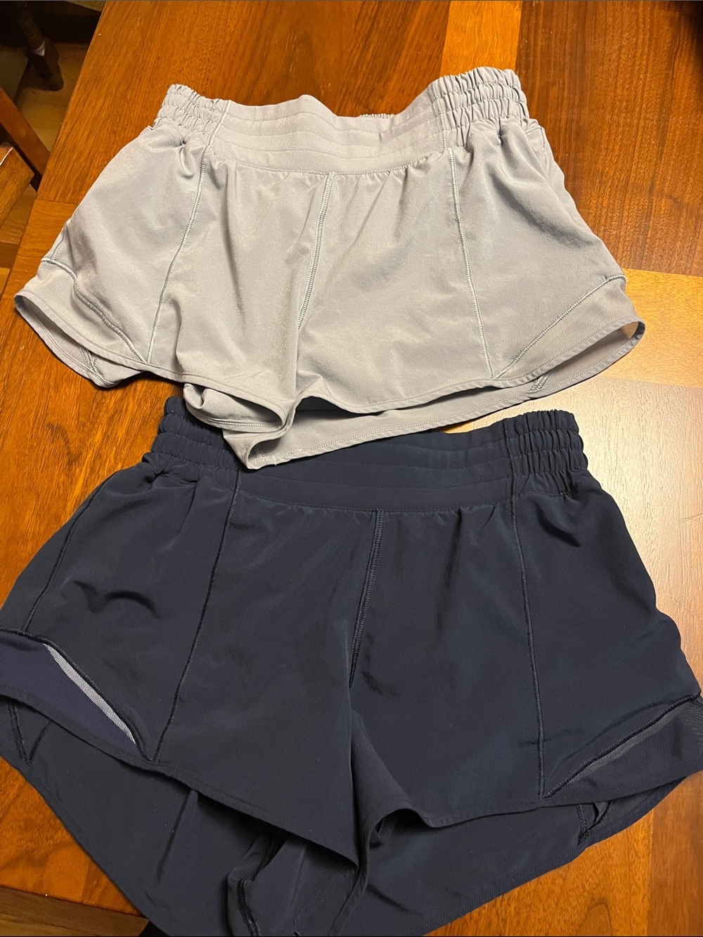 Lululemon Women’s Tempo Running Shorts - Light Gray & Navy, size 4, pair - Picture 4 of 13
